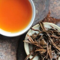 thé rouge chine grandes feuilles