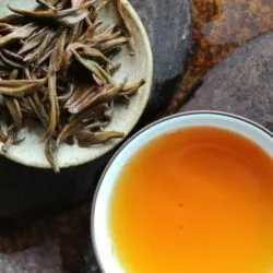 thé rouge du yunnan roulé en perles