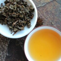 infusion de thé au gaiwan thé xiaguan tea factory