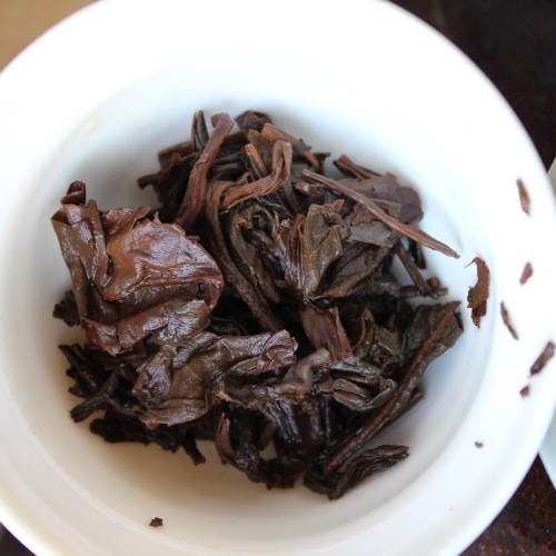 feuilles de veux thé pu erh en brique