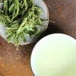 Feuilles de thé infusées du Wudangshan Maojian